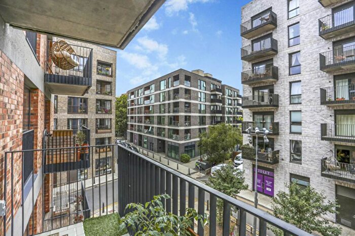 1 Bedroom Apartment For Sale In Rookwood Way, Fish Island, E3