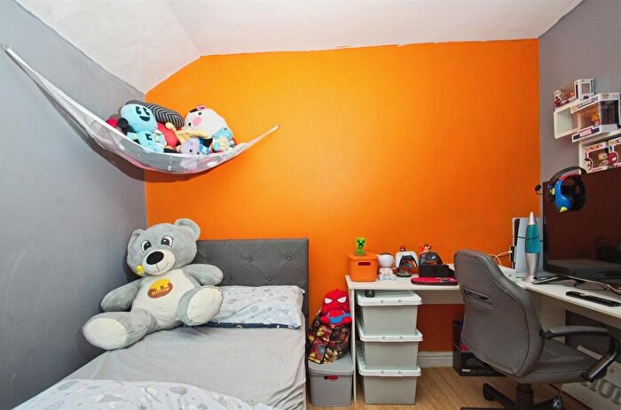 3 Bedroom Link Detached House For Sale In Rhys Street, Trealaw, Tonypandy, CF40