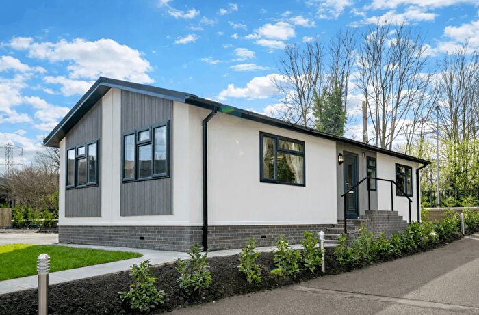 2 Bedroom Mobile/park Home For Sale In The Drove, Bedwell Park, Witchford, Ely, CB6