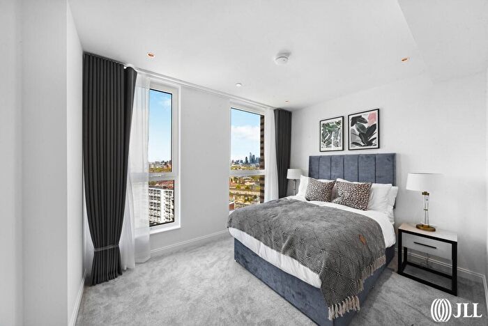 2 Bedroom Apartment To Rent In Gasholder Place London, SE11