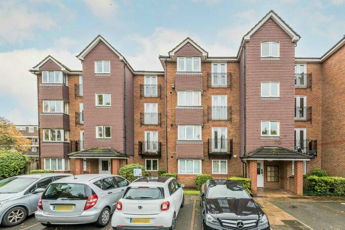 2 Bedroom Property To Rent In Jemmett Close, Norbiton, Kingston Upon Thames, KT2
