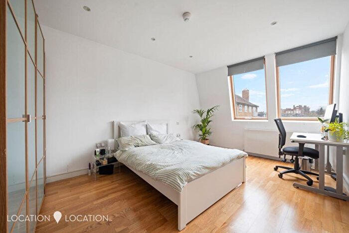 2 Bedroom Property To Rent In Stoke Newington High Street, London, N16