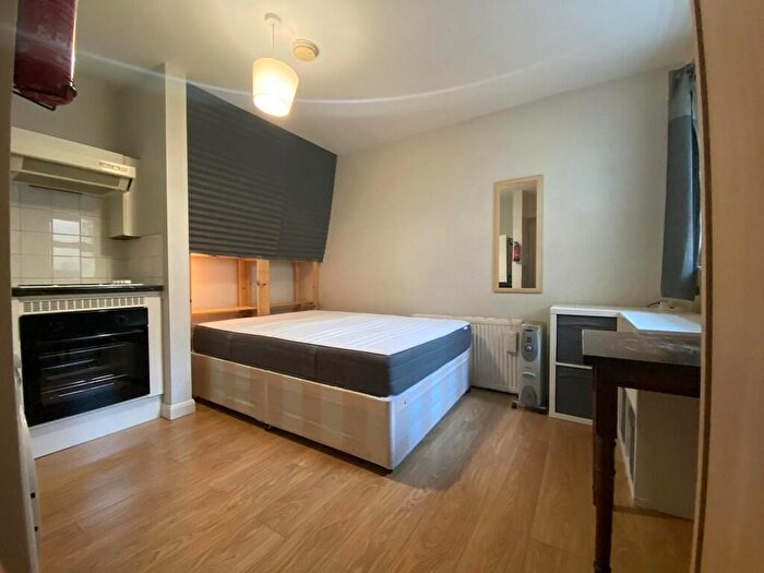 Flat To Rent In Victoria Road, N4