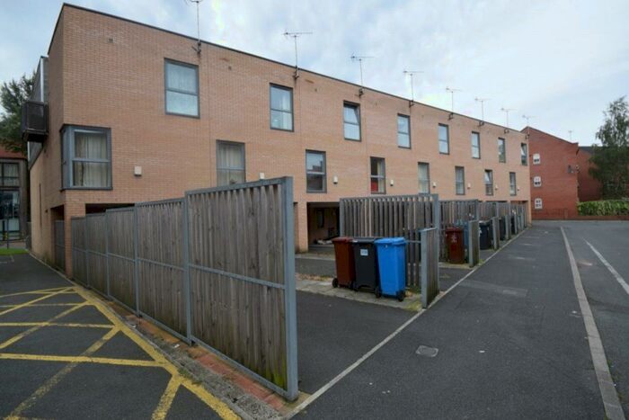 3 Bedroom Town House To Rent In Southcombe Walk, Hulme, Manchester., M15