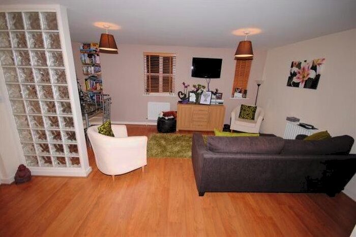 2 Bedroom Flat To Rent In New Writtle Street, Chelmsford, CM2