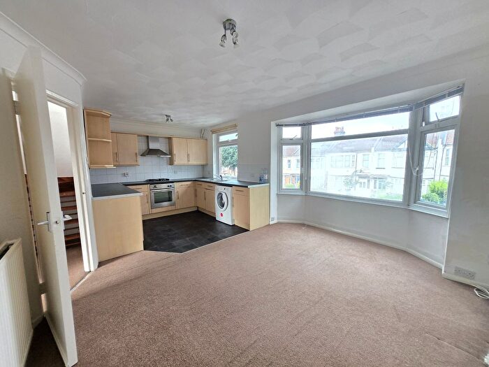 2 Bedroom Maisonette To Rent In Portland Villas, Hove, BN3