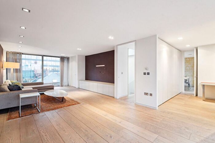 3 Bedroom Flat To Rent In The Deckhouse, Lion Court, SE1