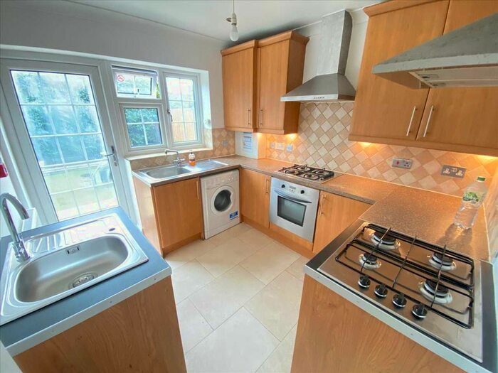 7 Bedroom Bungalow To Rent In The Elms, Poplar Avenue, Southall, Norwood Green, UB2