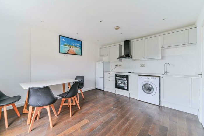 2 Bedroom Flat To Rent In Rosendale Road, London, , West Dulwich, London, SE21