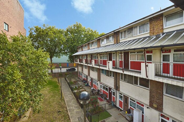 3 Bedroom Flat For Sale In Trinity Gardens, London, E16