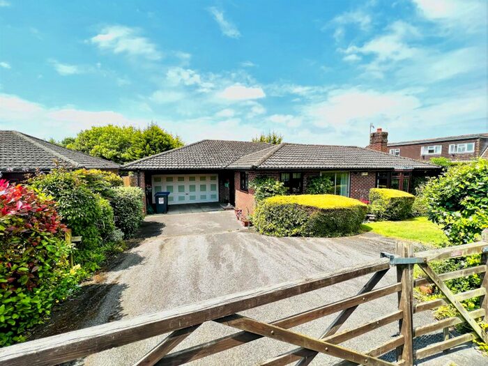 3 Bedroom Detached Bungalow For Sale In The Ridge, Woodfalls, Salisbury, SP5