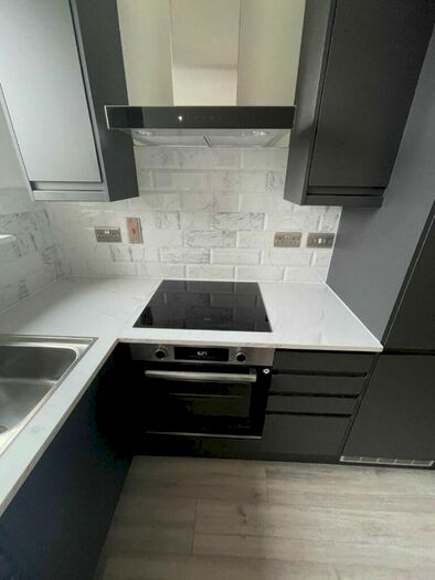 3 Bedroom Flat To Rent In Garratt Lane, London, SW17