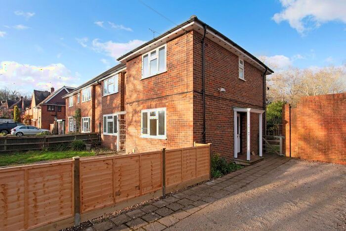 2 Bedroom Flat To Rent In Old Lane, Effingham, KT11