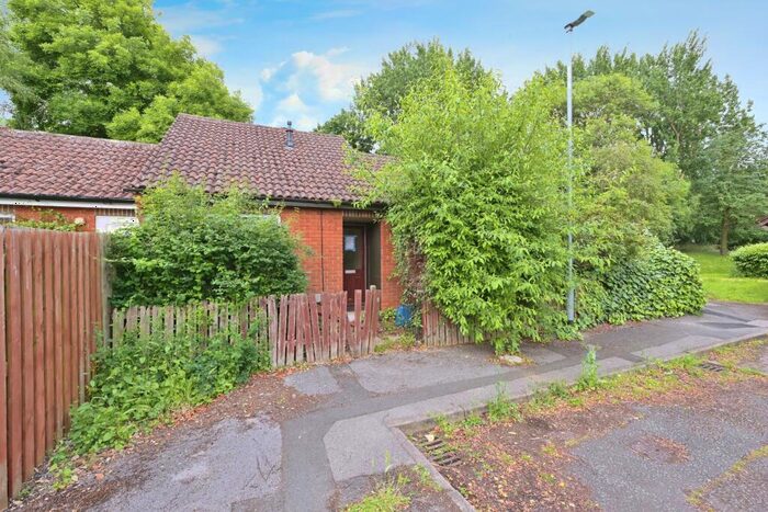 2 Bedroom Bungalow For Sale In Parkwood Street, Northampton, Northamptonshire, NN5