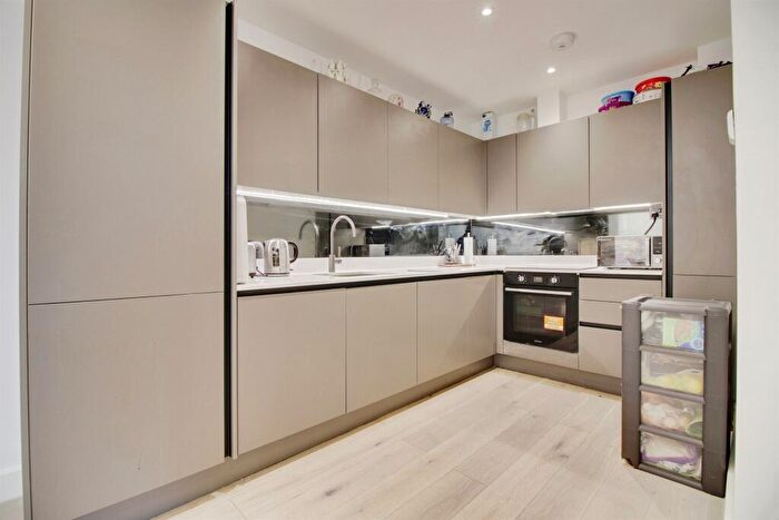 1 Bedroom Apartment For Sale In Stonehills, Welwyn Garden City, AL8