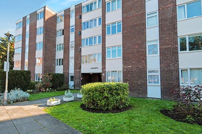 2 Bedroom Flat To Rent In Glasworthy Road, Kingston Upon Thames, KT2
