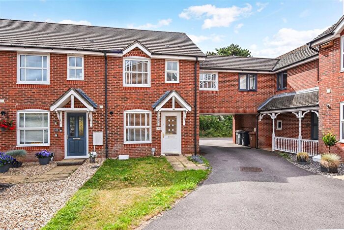 3 Bedroom End Terrace House To Rent In Topaz Drive, Andover, SP10