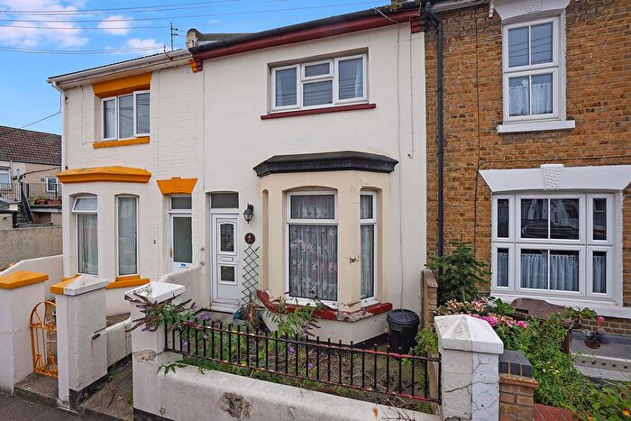 3 Bedroom Terraced House To Rent In Jeyes Road, Gillingham, ME7