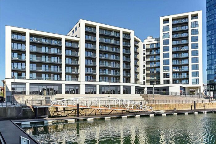 2 Bedroom Apartment To Rent In Maritime Walk, Ocean Village, Southampton, SO14