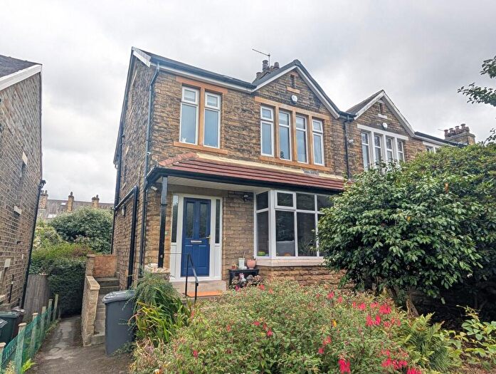 5 Bedroom Semi Detached House For Sale In Redburn Drive, Shipley, BD18