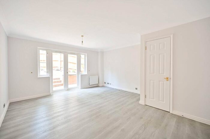 2 Bedroom End Of Terrace House To Rent In Autumn Drive, Sutton, SM2