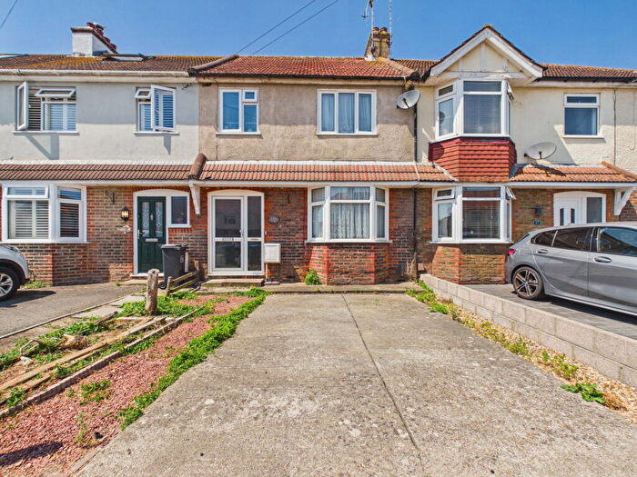 3 Bedroom Terraced House For Sale In Grand Avenue, Lancing, BN15
