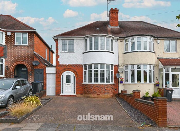 3 Bedroom Semi Detached House For Sale In Glyn Farm Road, Quinton, Birmingham, West Midlands, B32