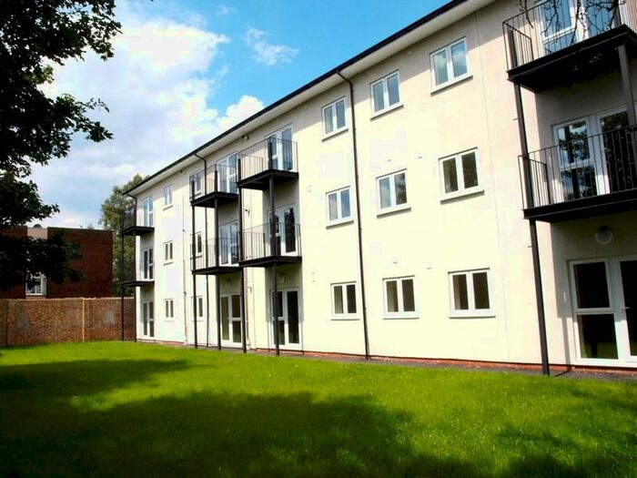 1 Bedroom Flat To Rent In Crossley Mead, Bath Road, TW5