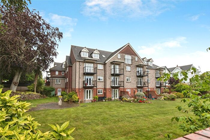 2 Bedroom Flat For Sale In Portland Avenue, Exmouth, EX8
