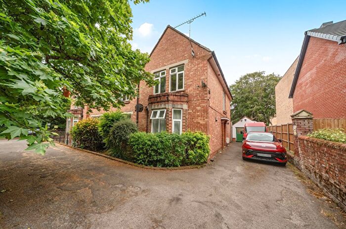 2 Bedroom Flat For Sale In The Avenue, Southampton, Hampshire, SO17