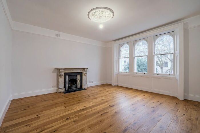 2 Bedroom Flat To Rent In Kensington Gardens Square, W2