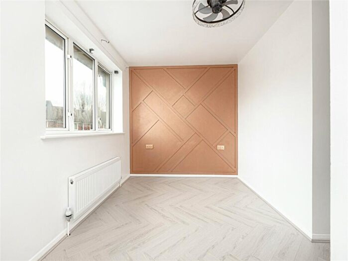 3 Bedroom Terraced House For Sale In Bennetts Close, Mitcham, CR4
