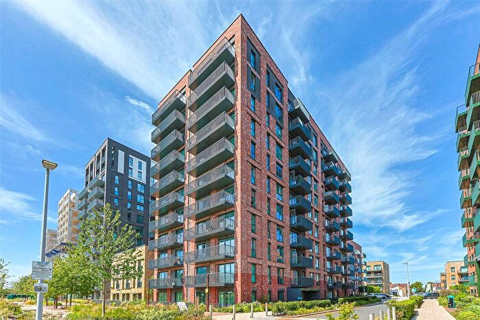 2 Bedroom Flat For Sale In Cedrus Avenue, Southall, UB1