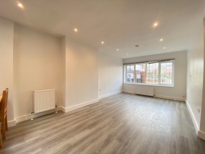 2 Bedroom Apartment To Rent In Park Avenue North, London, NW10