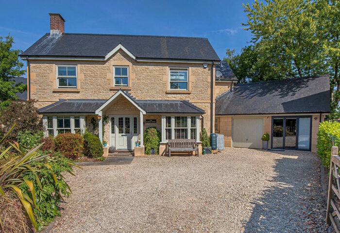 4 Bedroom Detached House For Sale In Foxley Road, Malmesbury, SN16