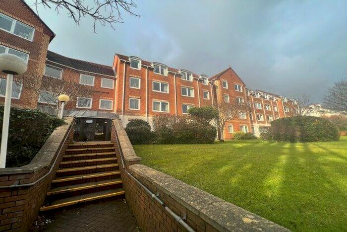 1 Bedroom Property To Rent In St. Helens Road, Swansea, SA1