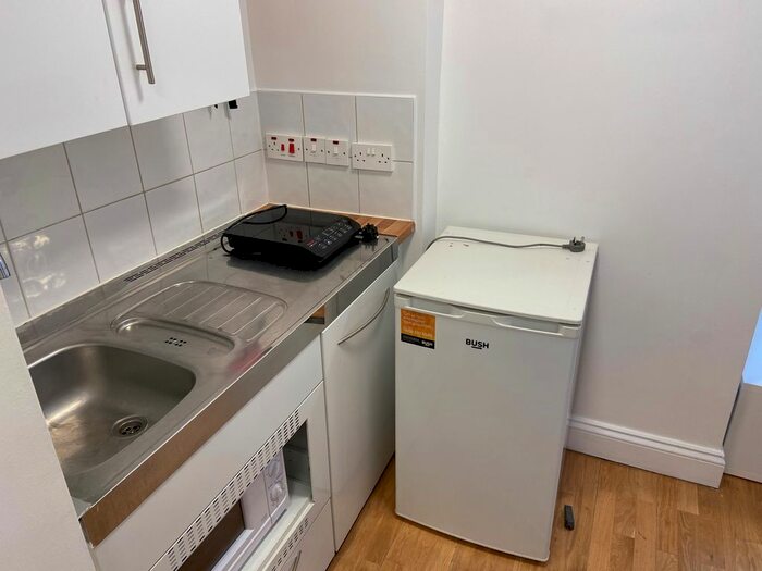 Studio To Rent In Creswick Road, Acton, W3