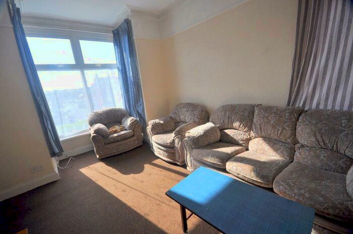 4 Bedroom Terraced House To Rent In Kings Road, Hyde Park, Leeds, LS6