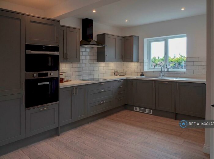 3 Bedroom Flat To Rent In South Ella Way, Kirk Ella, Hull, HU10