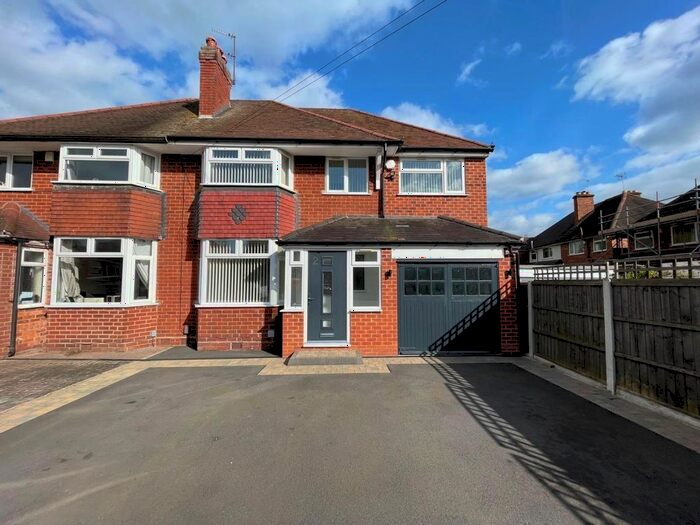 3 Bedroom Semi-Detached House To Rent In Shalford Road, Solihull, B92