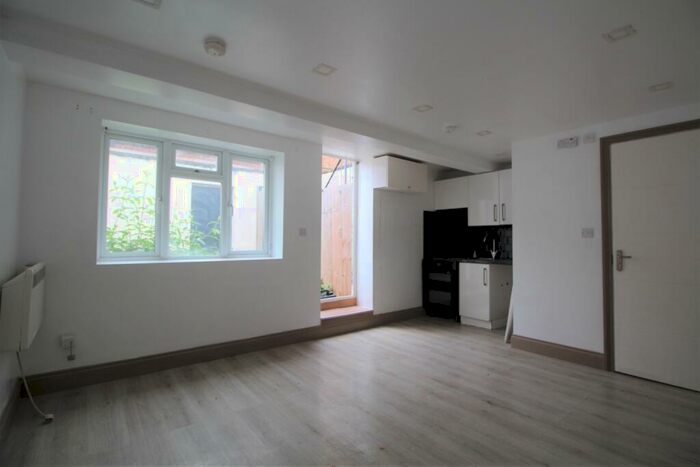 Studio To Rent In Upper Wickham Lane Welling, DA16