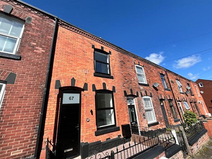 3 Bedroom Terraced House To Rent In Lord Street, Stalybridge, SK15