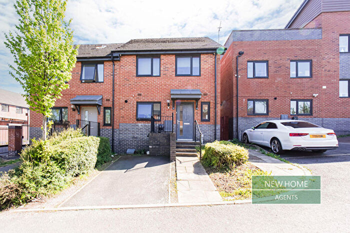 2 Bedroom Semi Detached House For Sale In Alfred Court, Oldham, OL9