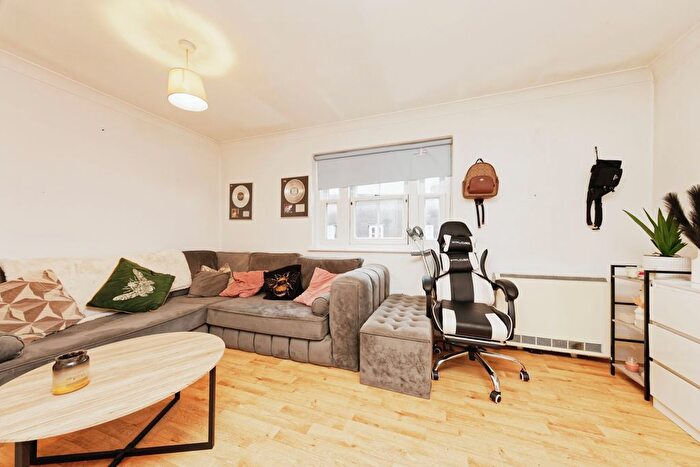 2 Bedroom Flat For Sale In Station Road West, Canterbury, Kent, CT2