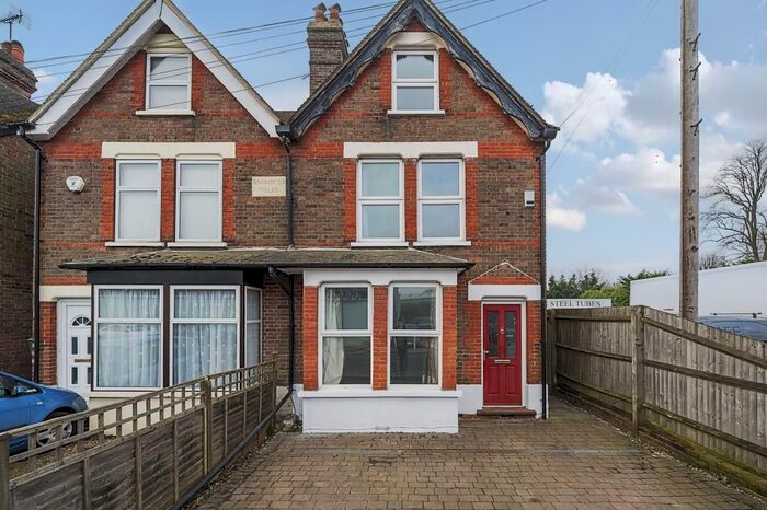 3 Bedroom End Of Terrace House To Rent In White Lion Road, Amersham, HP7