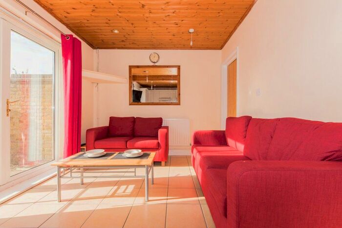 5 Bedroom Property To Rent In Shipman Avenue, Canterbury, CT2