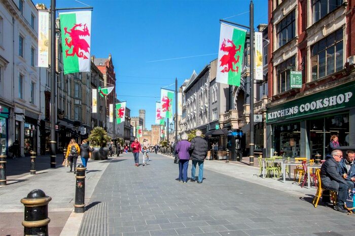 2 Bedroom Flat To Rent In High Street, Cardiff, CF10