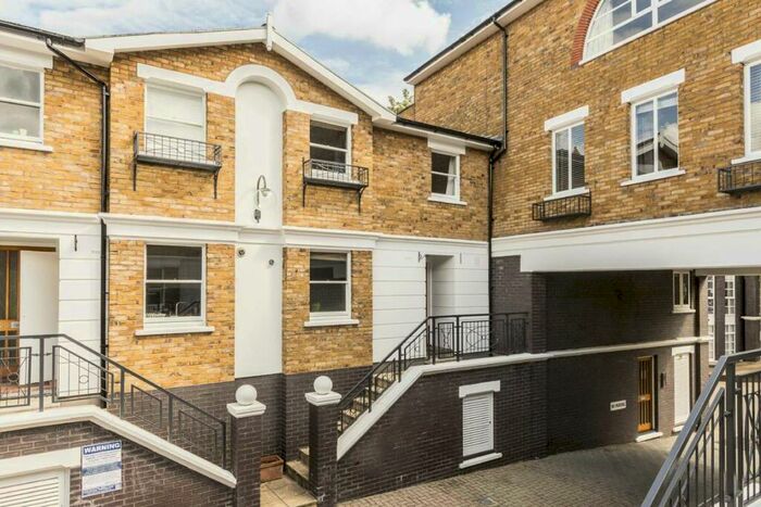 3 Bedroom Flat To Rent In Hillgate Place, Clapham South, SW12
