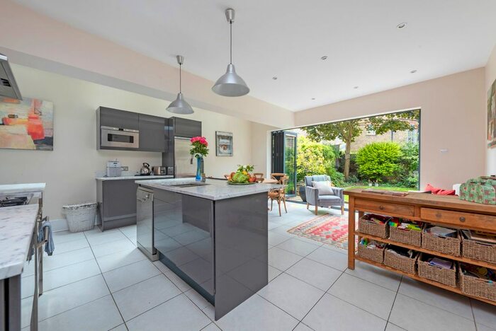 5 Bedroom Terraced House To Rent In Alfriston Road, London, SW11