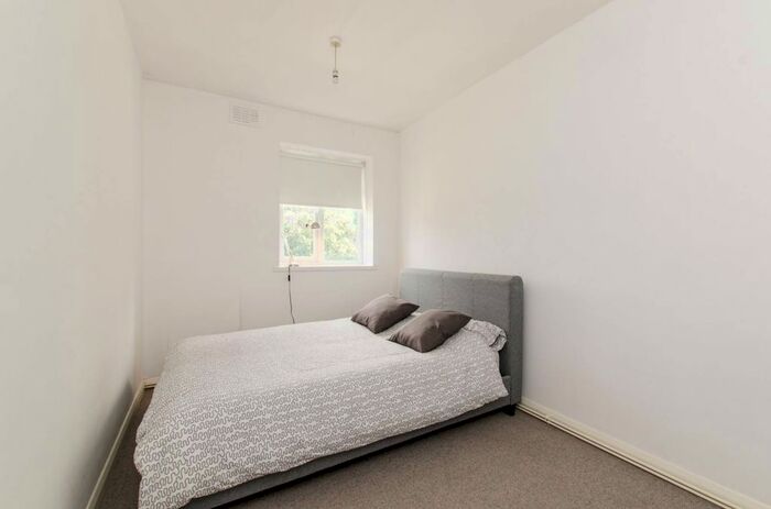 2 Bedroom Flat To Rent In Leigham Court Road, Streatham, London, SW16